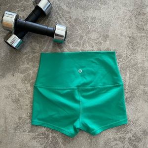 Lululemon Boogie Roll Down shorts in green 🍋💚